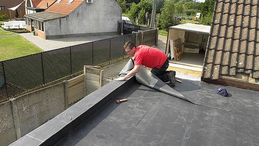 HOE ZELF JE PLAT DAK LEGGEN