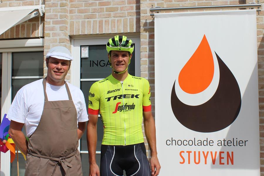 Wielrenner en chocolatier slaan handen in elkaar