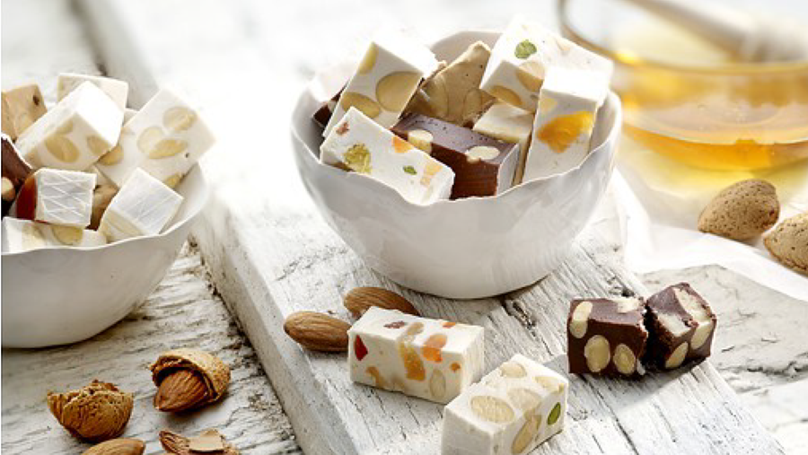 KWALITATIEVE NOUGAT BEVAT VEEL HONING EN IS GEMAAKT MET EIWIT