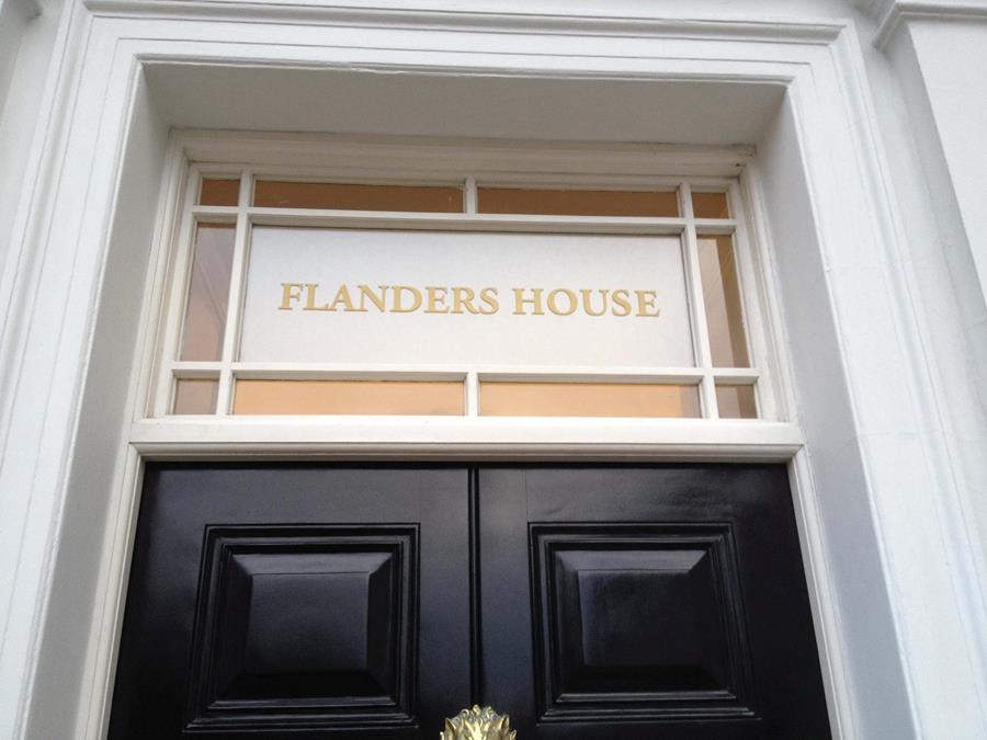 Doorgedreven kogelwerende beveiliging in het Vlaams Huis te Londen