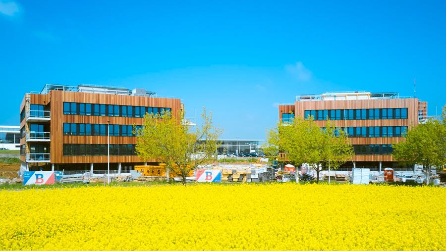 Brandveilige houten gevel voor duurzaam kantorenpark