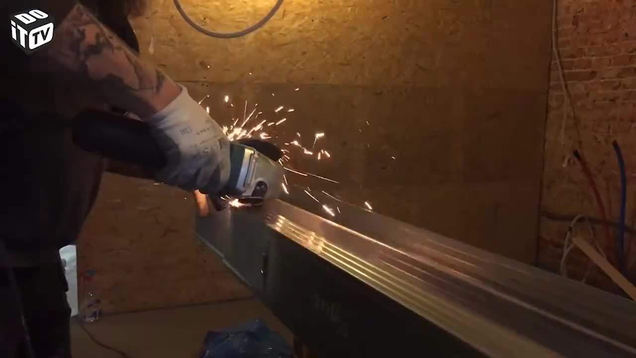 VALS PLAFOND MET OBSTAKELS, WERKBANK EN TAPIJTTRUCS