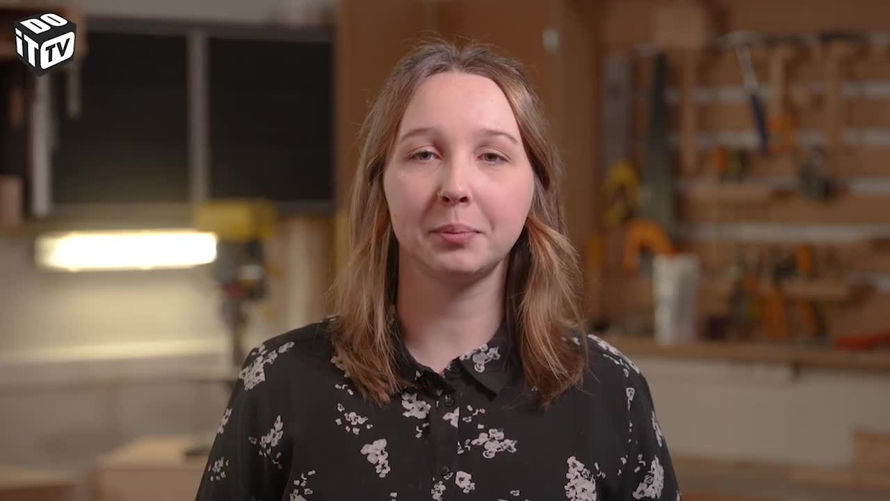 Hoe behang je rond een raam?