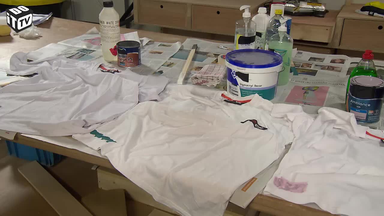 Hoe verfvlekken verwijderen uit kledij