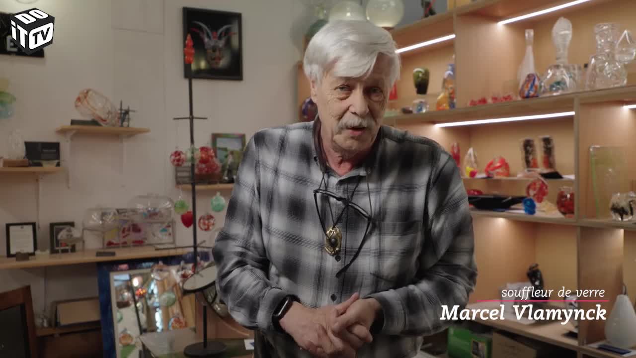 Le soufflage de verre: boules de Noël